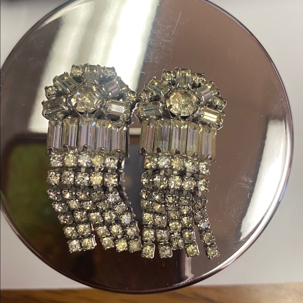 Vintage Crystal Dangle Earrings - Weiss / Excellent Condition